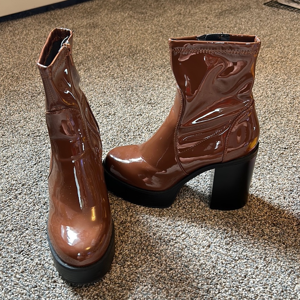 CHUNKY HEEL STEVE MADDEN BOOTS